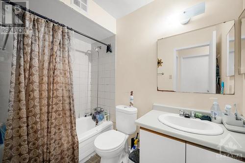 216 Viewmount Drive Unit#106, Ottawa, ON - Indoor Photo Showing Bathroom