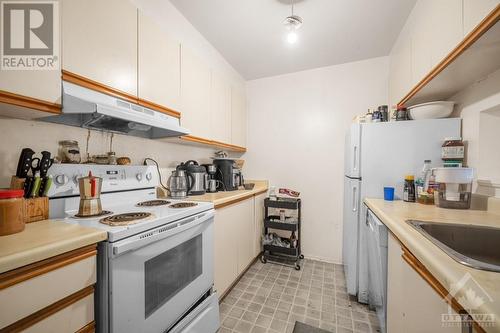 216 Viewmount Drive Unit#106, Ottawa, ON - Indoor Photo Showing Kitchen