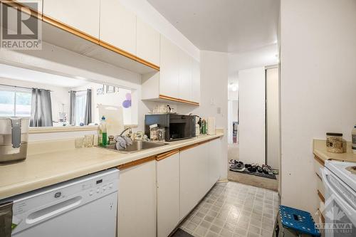 216 Viewmount Drive Unit#106, Ottawa, ON - Indoor Photo Showing Kitchen