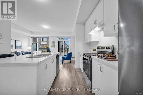 97 Crimson Forest Drive, Vaughan (Patterson), ON - Indoor Photo Showing Kitchen With Double Sink With Upgraded Kitchen