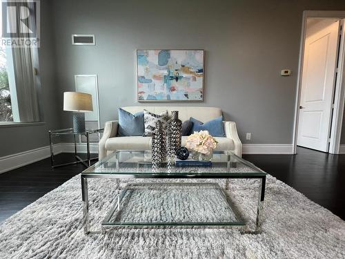 112 - 273 South Park Road, Markham, ON - Indoor Photo Showing Living Room