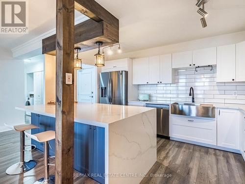 1111 - 716 The West Mall, Toronto (Eringate-Centennial-West Deane), ON - Indoor Photo Showing Kitchen With Upgraded Kitchen