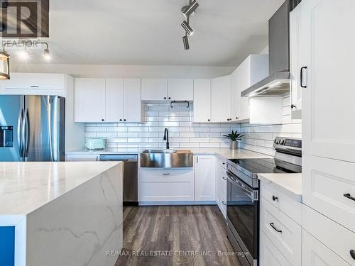 1111 - 716 The West Mall, Toronto (Eringate-Centennial-West Deane), ON - Indoor Photo Showing Kitchen With Upgraded Kitchen