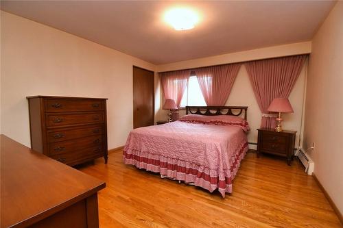 310 Montmorency Drive, Hamilton, ON - Indoor Photo Showing Bedroom