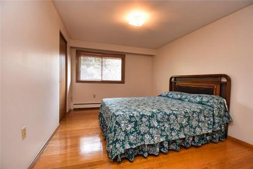 310 Montmorency Drive, Hamilton, ON - Indoor Photo Showing Bedroom