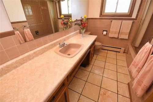 310 Montmorency Drive, Hamilton, ON - Indoor Photo Showing Bathroom