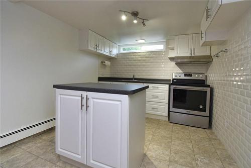 310 Montmorency Drive, Hamilton, ON - Indoor Photo Showing Kitchen