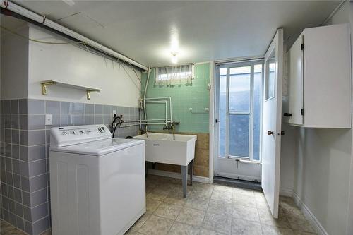 310 Montmorency Drive, Hamilton, ON - Indoor Photo Showing Laundry Room