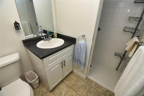 310 Montmorency Drive, Hamilton, ON - Indoor Photo Showing Bathroom