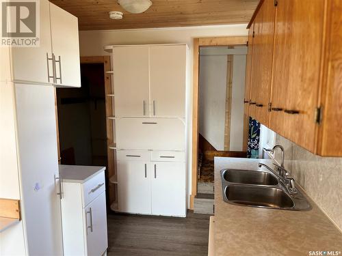 201 2Nd A Street W, Chamberlain, SK - Indoor Photo Showing Kitchen With Double Sink