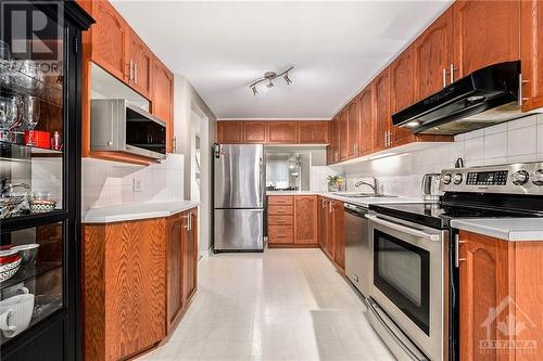 1672 Locksley Lane, Ottawa, ON - Indoor Photo Showing Kitchen With Stainless Steel Kitchen