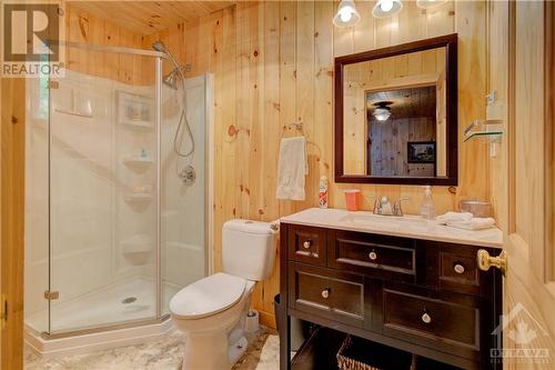 404 Horne Lake Road, Lanark Highlands, ON - Indoor Photo Showing Bathroom