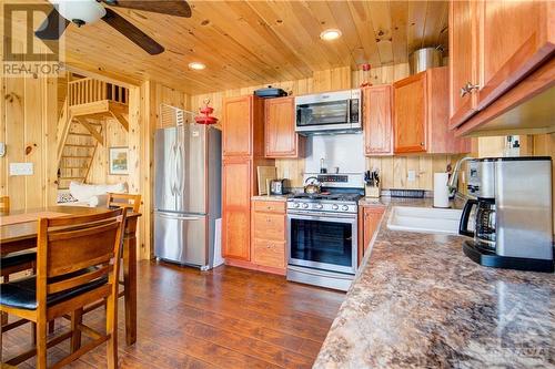 404 Horne Lake Road, Lanark Highlands, ON - Indoor Photo Showing Kitchen