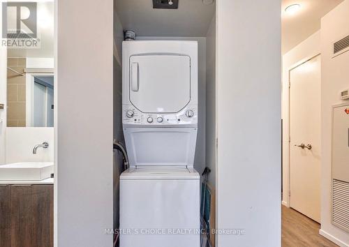 3004 - 159 Dundas Street E, Toronto (Church-Yonge Corridor), ON - Indoor Photo Showing Laundry Room