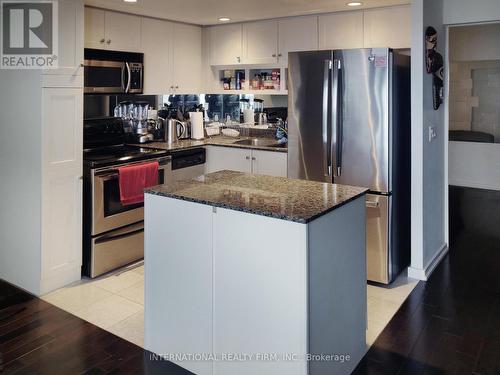 1609 - 208 Queens Quay W, Toronto (Waterfront Communities), ON - Indoor Photo Showing Kitchen