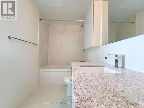 608 - 31 Tippett Road, Toronto (Clanton Park), ON - Indoor Photo Showing Bathroom