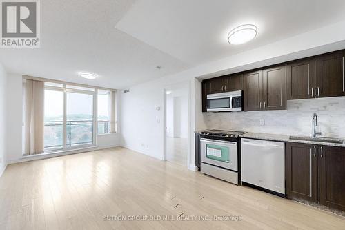 927 - 376 Highway 7 E, Richmond Hill, ON - Indoor Photo Showing Kitchen