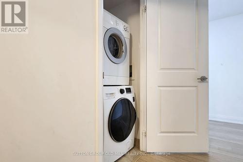 927 - 376 Highway 7 E, Richmond Hill, ON - Indoor Photo Showing Laundry Room