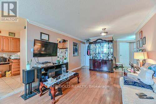 706 - 2470 Eglinton Avenue W, Toronto (Beechborough-Greenbrook), ON - Indoor Photo Showing Living Room