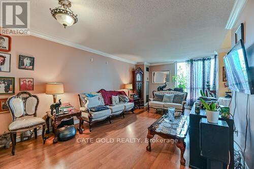 706 - 2470 Eglinton Avenue W, Toronto (Beechborough-Greenbrook), ON - Indoor Photo Showing Living Room