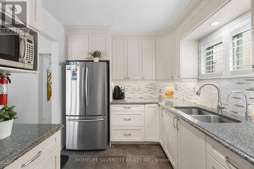 44 Kipling Place, Barrie (Letitia Heights), ON - Indoor Photo Showing Kitchen With Double Sink With Upgraded Kitchen