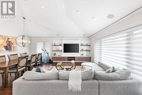 16 Benway Drive, Toronto (Rexdale-Kipling), ON - Indoor Photo Showing Living Room