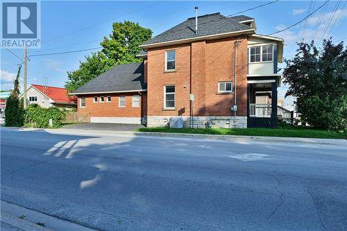 Additional parking on the side - 7 Argyle Street S, Renfrew, ON 