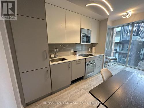 408 - 17 Dundonald Street, Toronto (Church-Yonge Corridor), ON - Indoor Photo Showing Kitchen