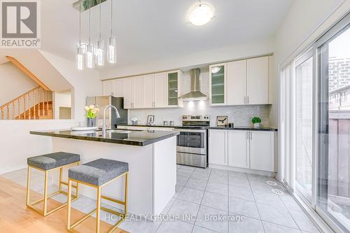 385 Athabasca Common, Oakville, ON - Indoor Photo Showing Kitchen With Upgraded Kitchen