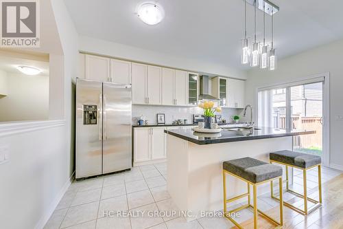 385 Athabasca Common, Oakville, ON - Indoor Photo Showing Kitchen With Upgraded Kitchen