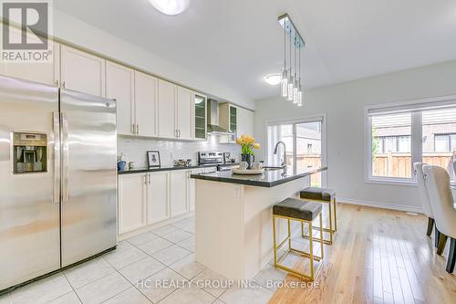 385 Athabasca Common, Oakville, ON - Indoor Photo Showing Kitchen