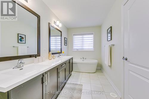 385 Athabasca Common, Oakville, ON - Indoor Photo Showing Bathroom