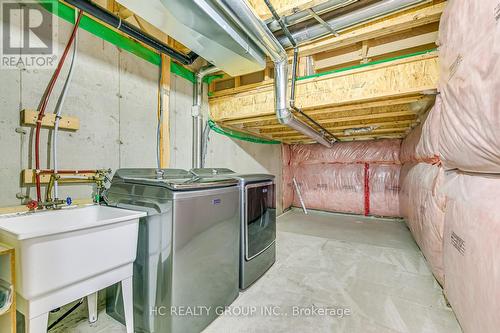 385 Athabasca Common, Oakville, ON - Indoor Photo Showing Laundry Room