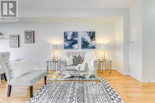 385 Athabasca Common, Oakville, ON - Indoor Photo Showing Living Room