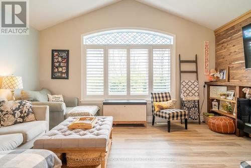 846 Burr Road, Prince Edward County (Ameliasburgh), ON - Indoor Photo Showing Living Room