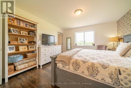 846 Burr Road, Prince Edward County (Ameliasburgh), ON - Indoor Photo Showing Bedroom