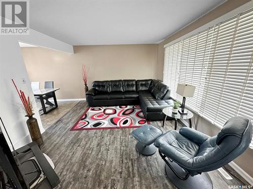 1671 Winnie Street, Swift Current, SK - Indoor Photo Showing Living Room