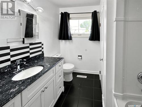 1671 Winnie Street, Swift Current, SK - Indoor Photo Showing Bathroom