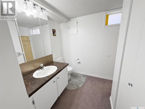 1671 Winnie Street, Swift Current, SK - Indoor Photo Showing Bathroom