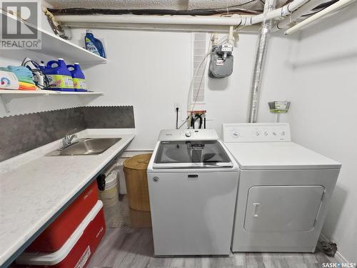 1671 Winnie Street, Swift Current, SK - Indoor Photo Showing Laundry Room