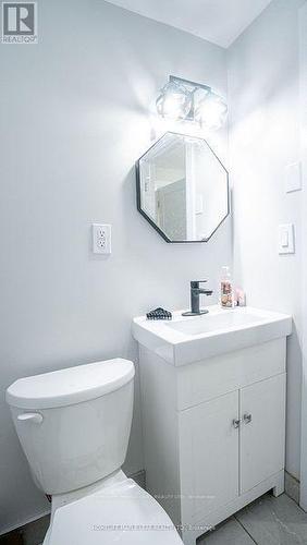 3105 White Oak Road, London, ON - Indoor Photo Showing Bathroom