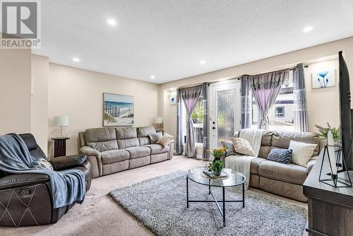 149 Ormond Drive, Oshawa (Samac), ON - Indoor Photo Showing Living Room