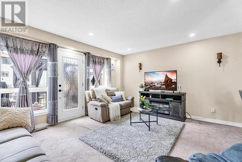 149 Ormond Drive, Oshawa (Samac), ON - Indoor Photo Showing Living Room