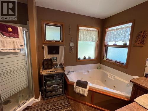 645 Badger Road, Tappen, BC - Indoor Photo Showing Bathroom