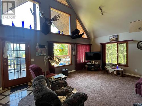 645 Badger Road, Tappen, BC - Indoor