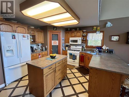 645 Badger Road, Tappen, BC - Indoor Photo Showing Kitchen With Double Sink