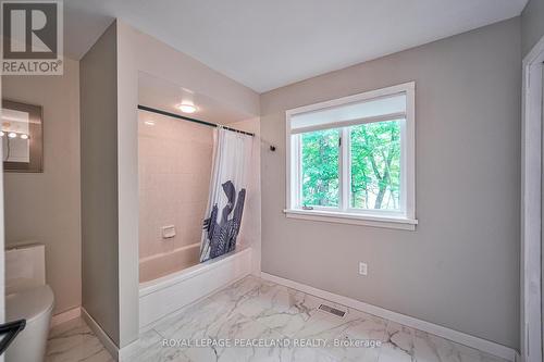 317 Riverside Drive, Kawartha Lakes, ON - Indoor Photo Showing Bathroom