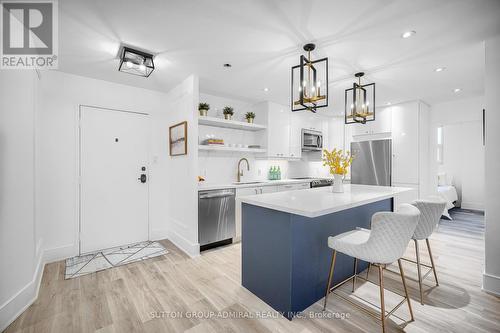 Ph3 - 299 Mill Road, Toronto (Markland Wood), ON - Indoor Photo Showing Kitchen With Upgraded Kitchen