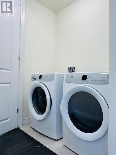 125 Stork Street, Oakville, ON - Indoor Photo Showing Laundry Room