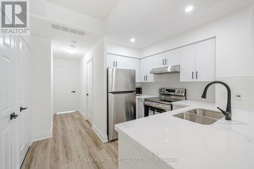 662 - 38 Stadium Road, Toronto (Niagara), ON - Indoor Photo Showing Kitchen With Double Sink With Upgraded Kitchen